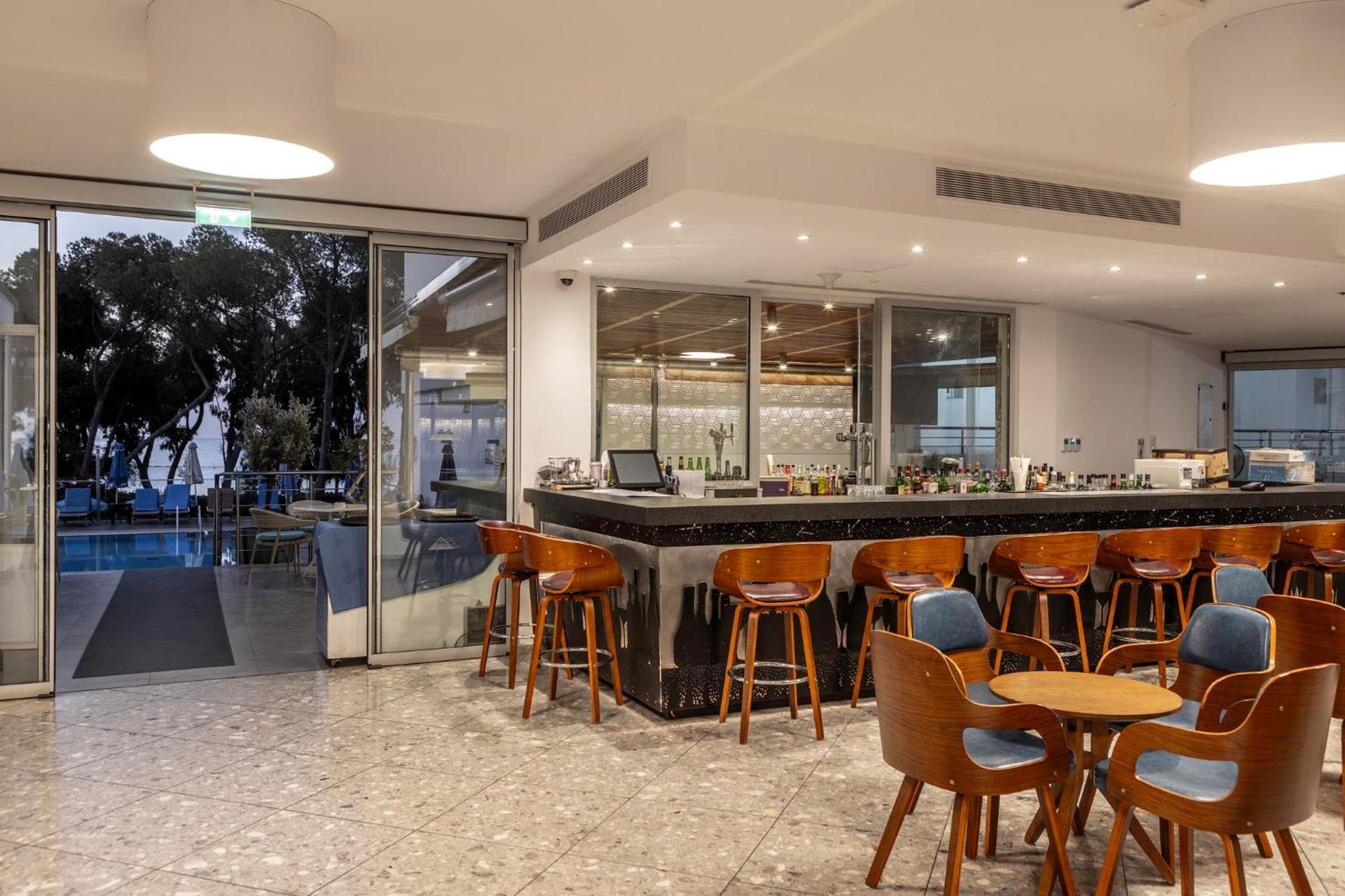 Park Beach Hotel Limassol Eksteriør billede