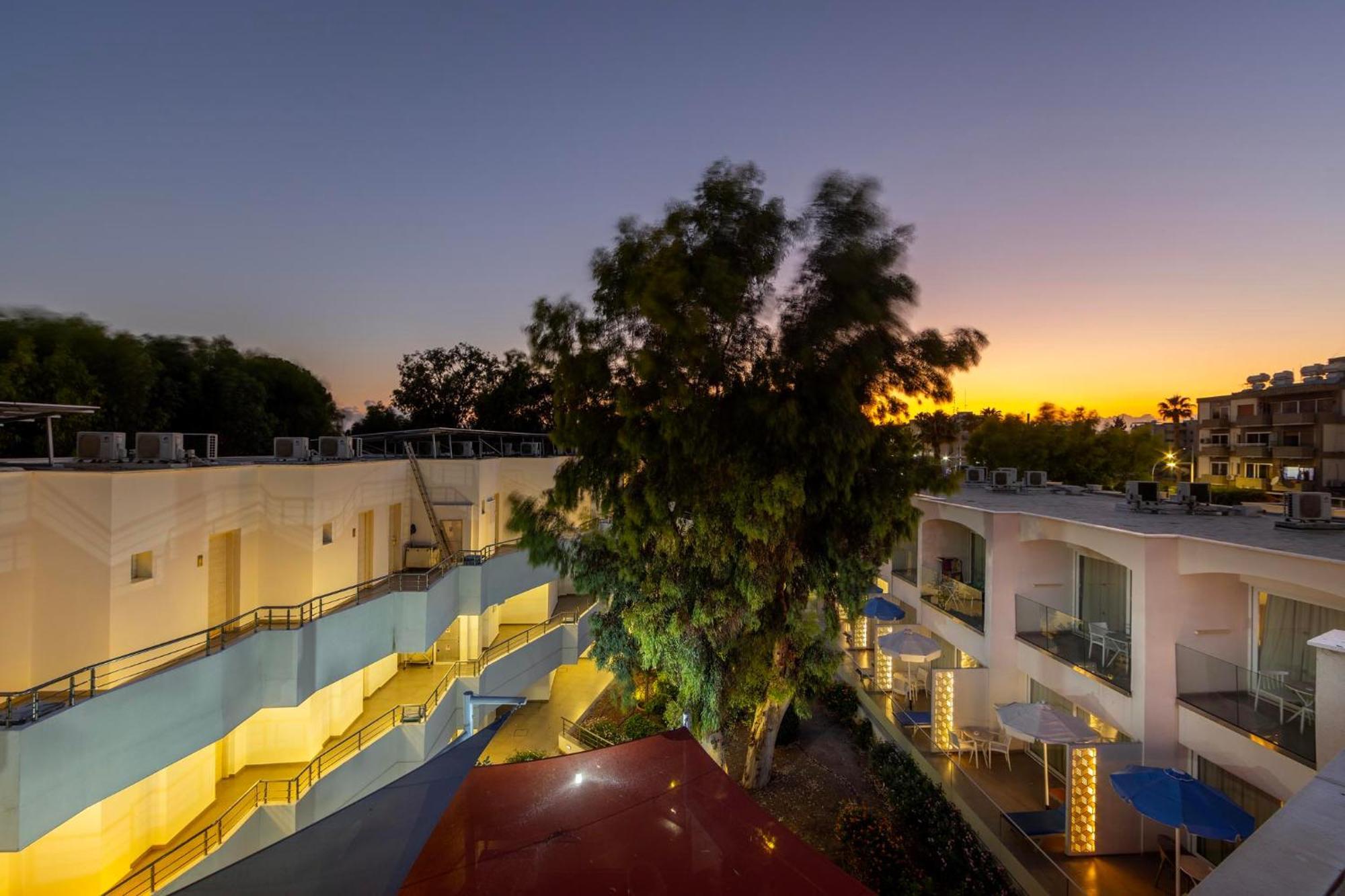 Park Beach Hotel Limassol Eksteriør billede